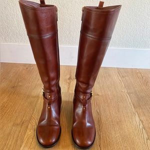 Tory Burch brown size 6 women’s riding boots. Excellent condition. Over calf.